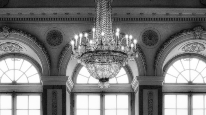 The History and Modern Revival of Chinoiserie Wallpaper