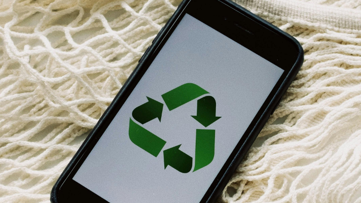 18 ideas on how to use leftover wallpaper