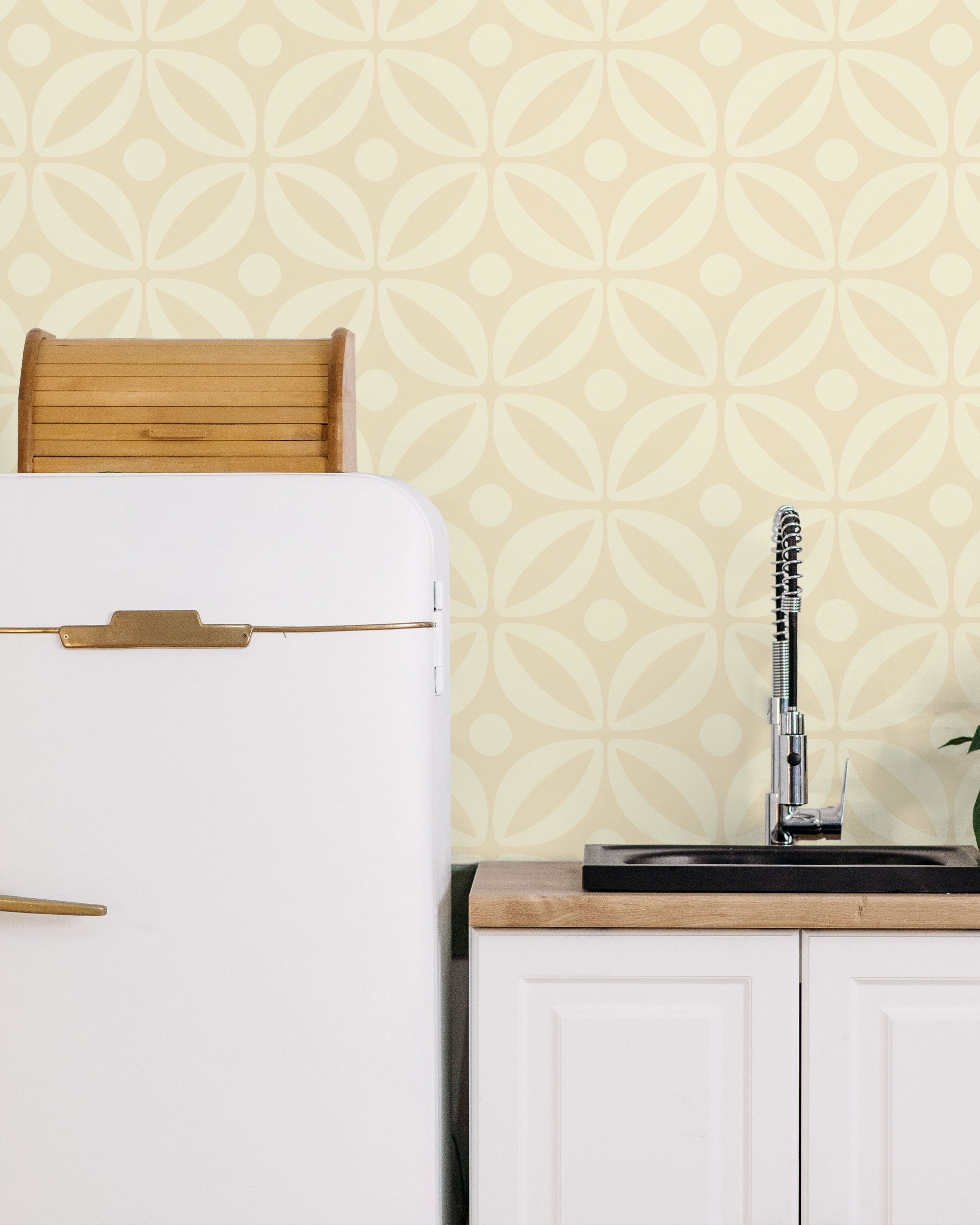Grid Bloom Peel and Stick Wallpaper, Removable Wallpaper, Traditional Wallpaper - Cream | DeccoPrint