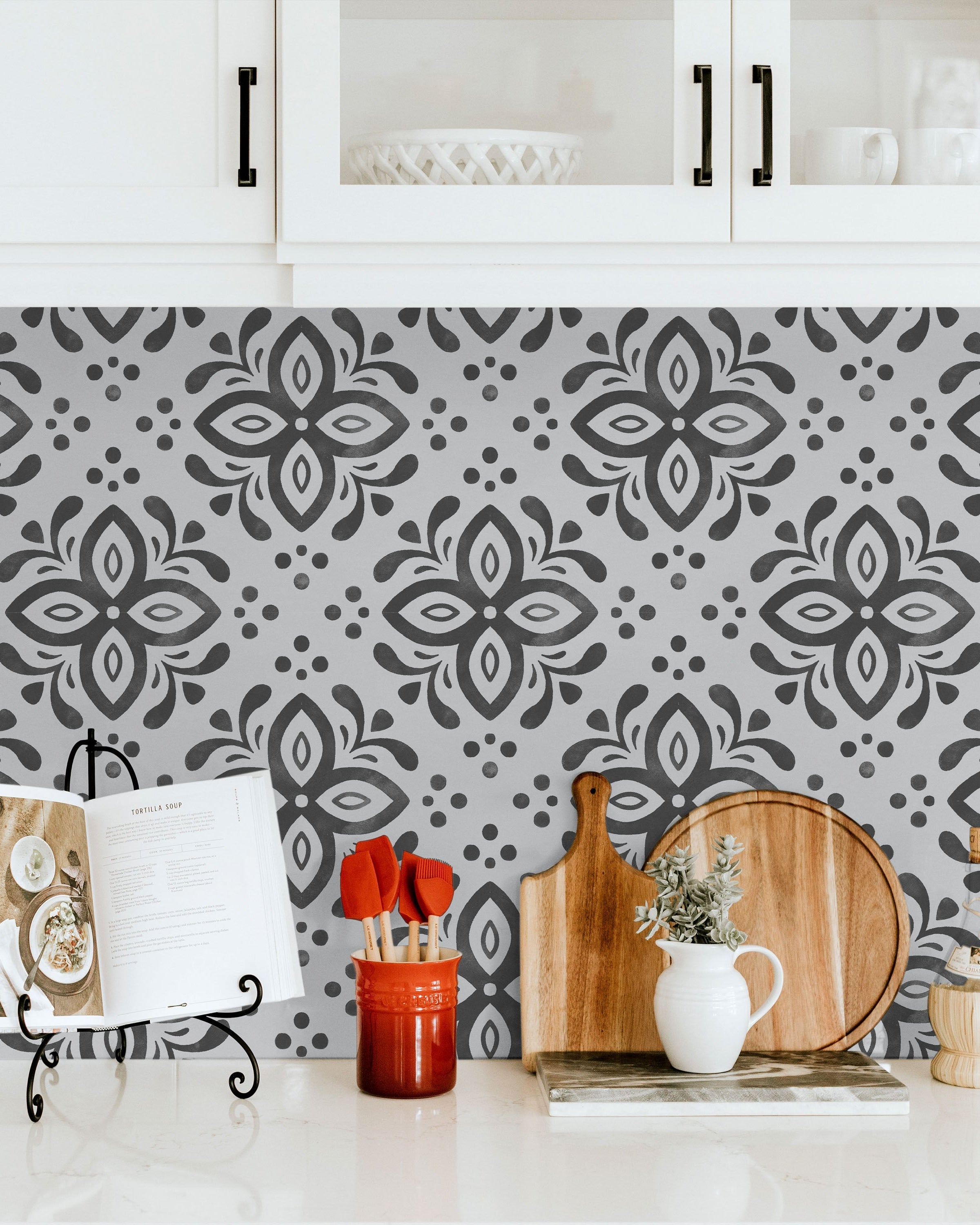 Euforia Mandala Peel and Stick Wallpaper, Removable Wallpaper, Traditional Wallpaper - Gray | DeccoPrint