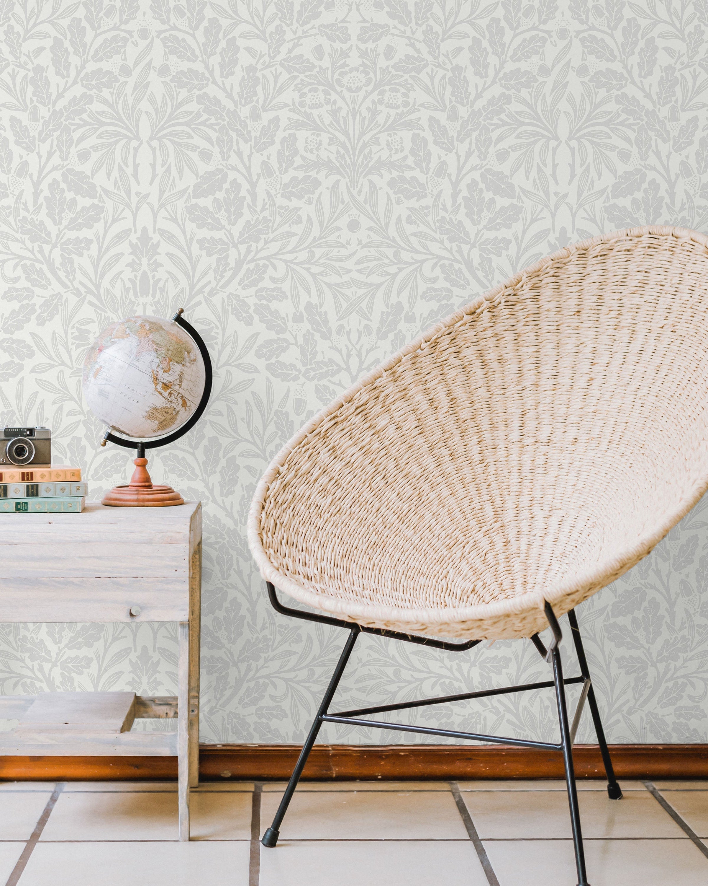 William Morris X Acorn Peel and Stick Wallpaper, Removable Wallpaper, Traditional Wallpaper - White | DeccoPrint