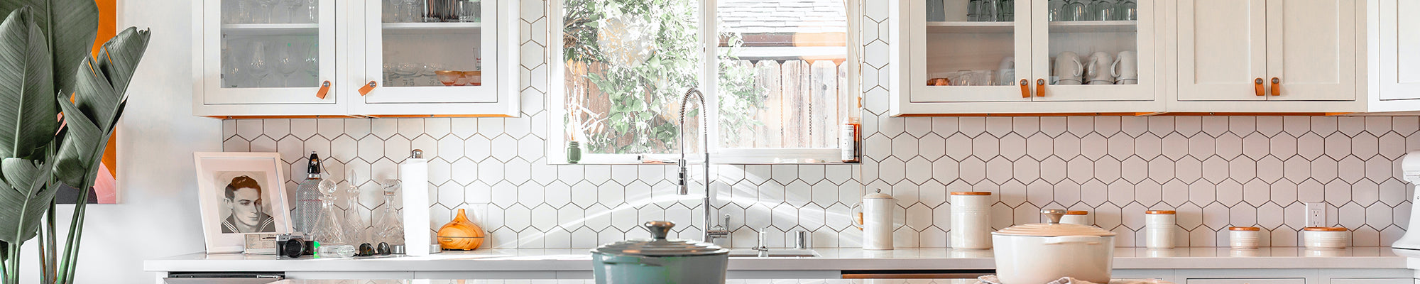 6 wallpaper and wall decor ideas for the kitchen