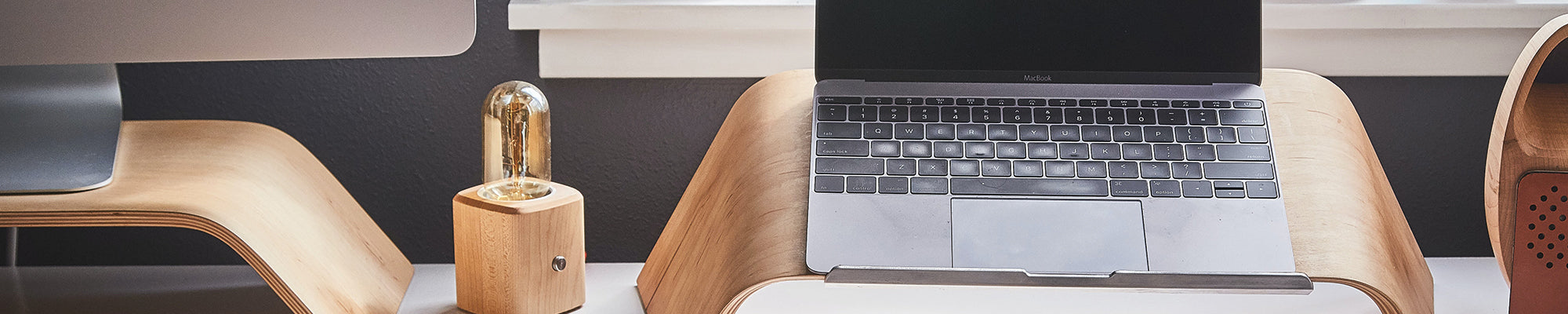 Decorate your home office – from wallpaper to furniture and accessories